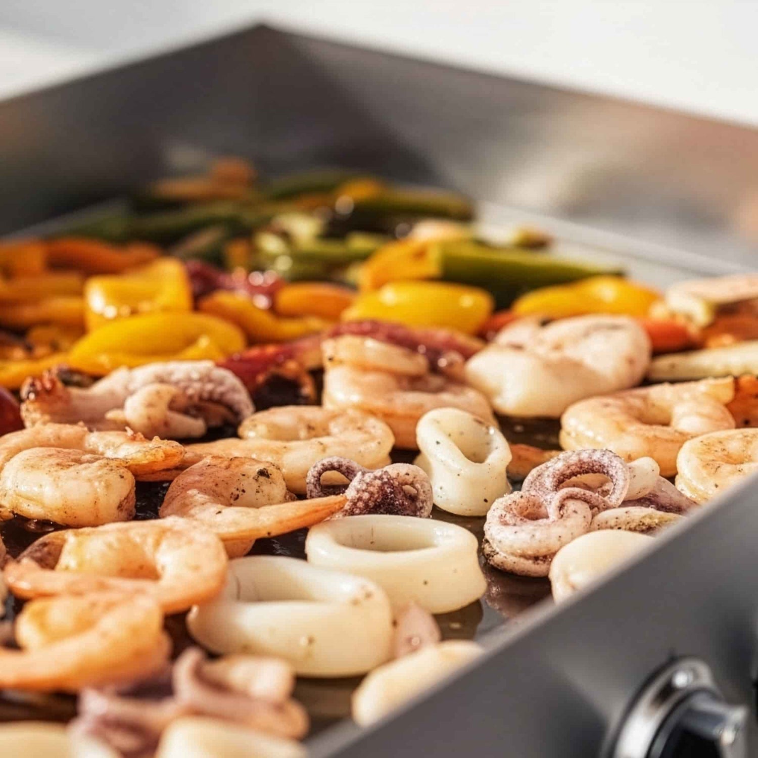 Mariscos y verduras cocinados en la plancha de gas Vivaplancha, cocción uniforme y sellado perfecto